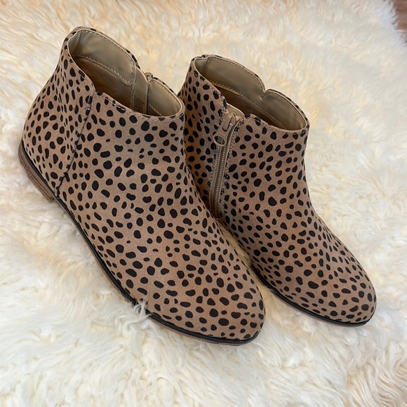 3/$25 Girls animal print booties - Picture 2 of 4
